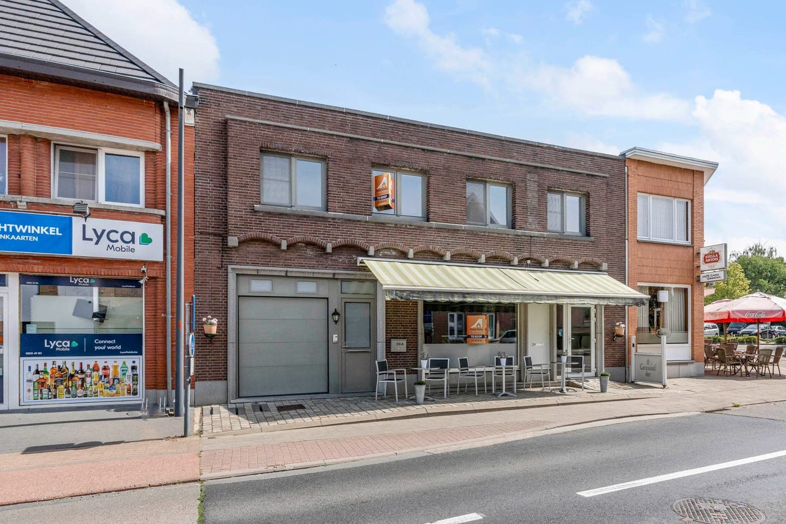 Een handelspand met appartementen erboven uit het aanbod van Mano Immo